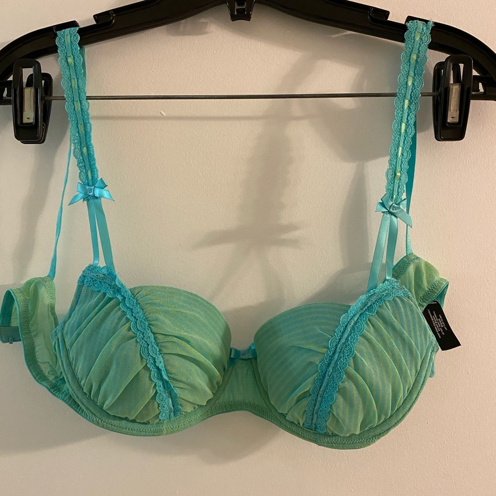 VICTORIAS SECRET  Sexy Little Things Bra